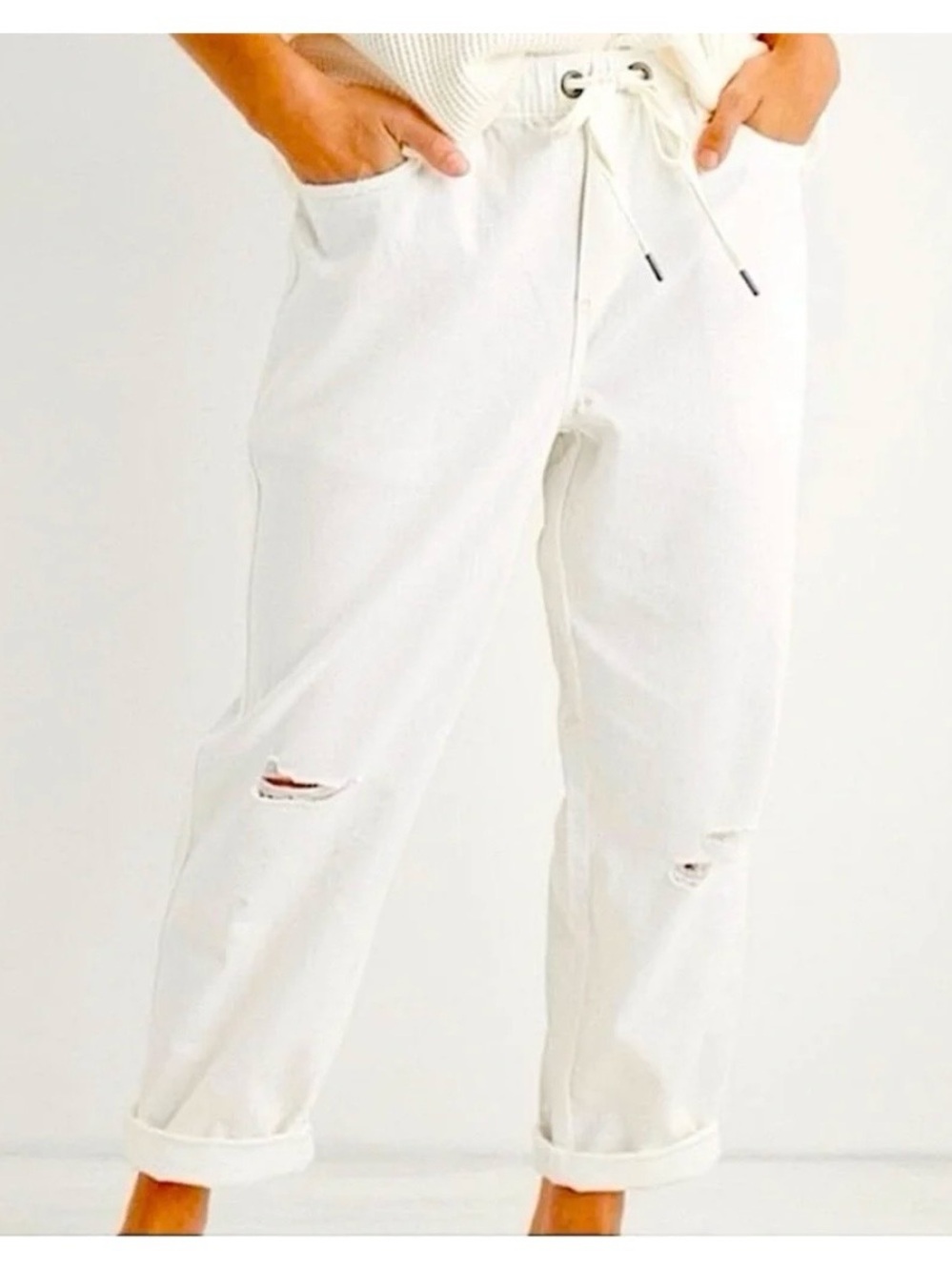 AERIE White Distressed Denim Jogger Jeanz - XS - Like new